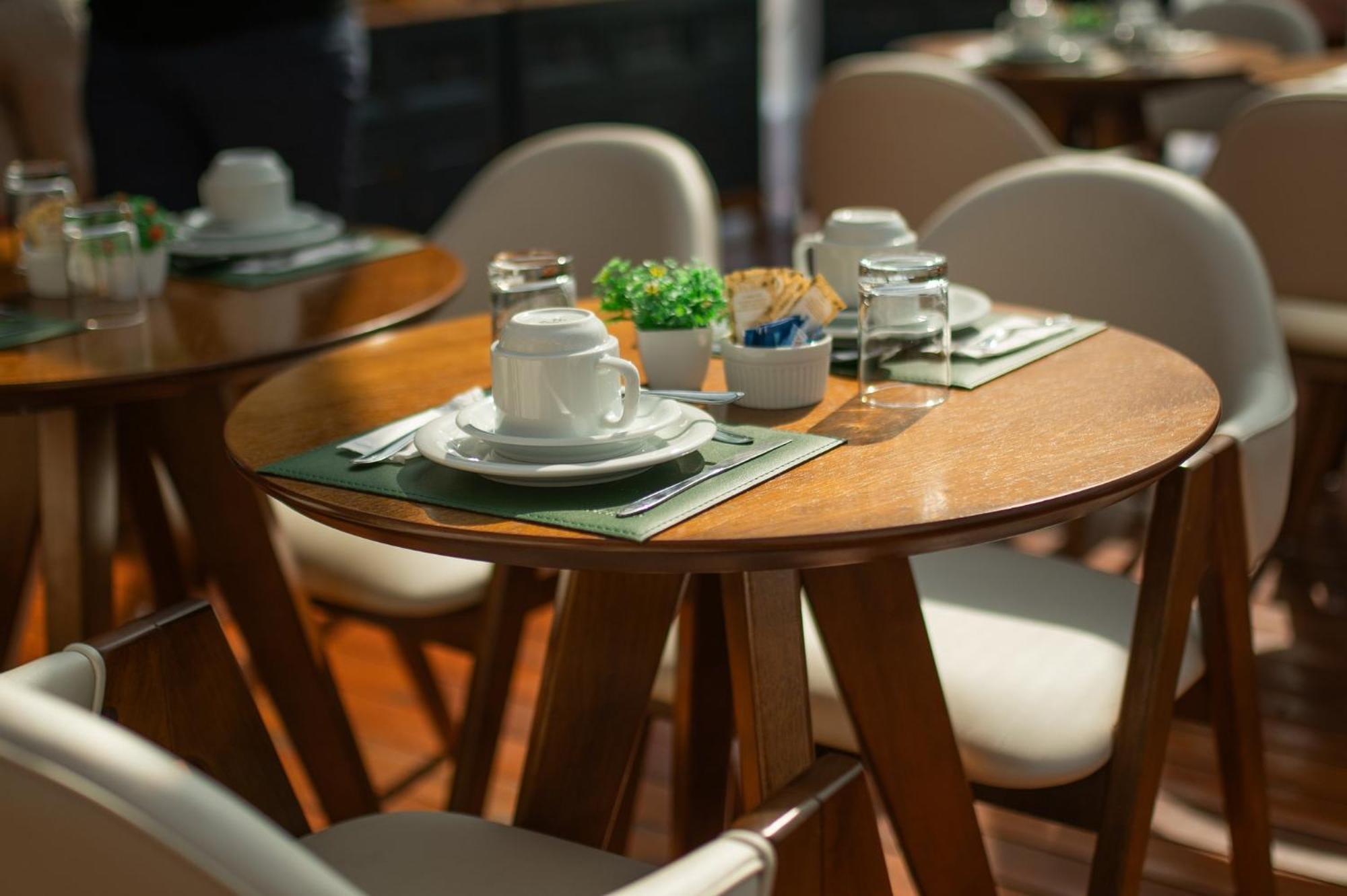 Santa Felicidade Hotel