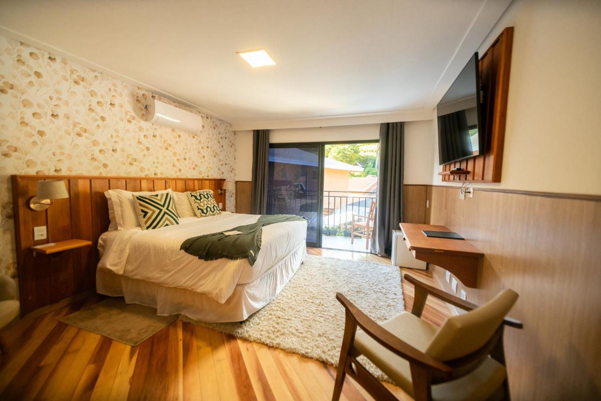Santa Felicidade Hotel *